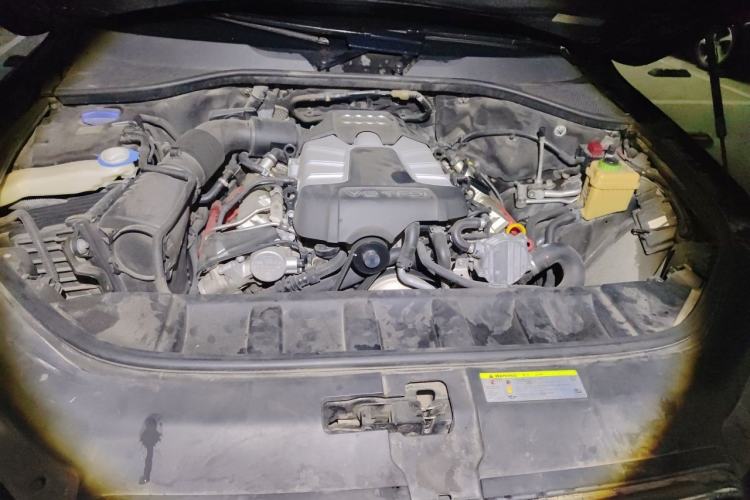 Used Audi Q7 2013 35 TFSI Technology Edition Engine Bay