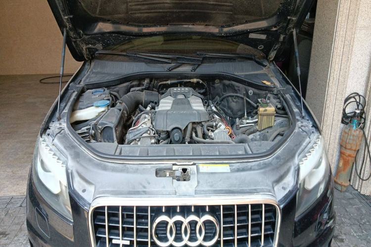 Used Audi Q7 2013 35 TFSI Exclusive Edition Engine Bay
