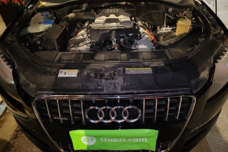 Used Audi Q7  Engine Bay