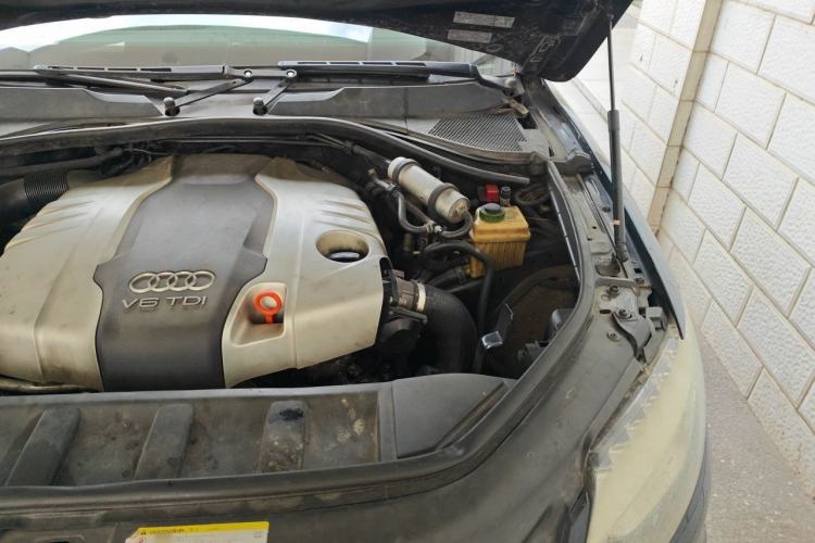 Used Audi Q7 2013 35 TDI Exclusive Edition Engine Bay Left