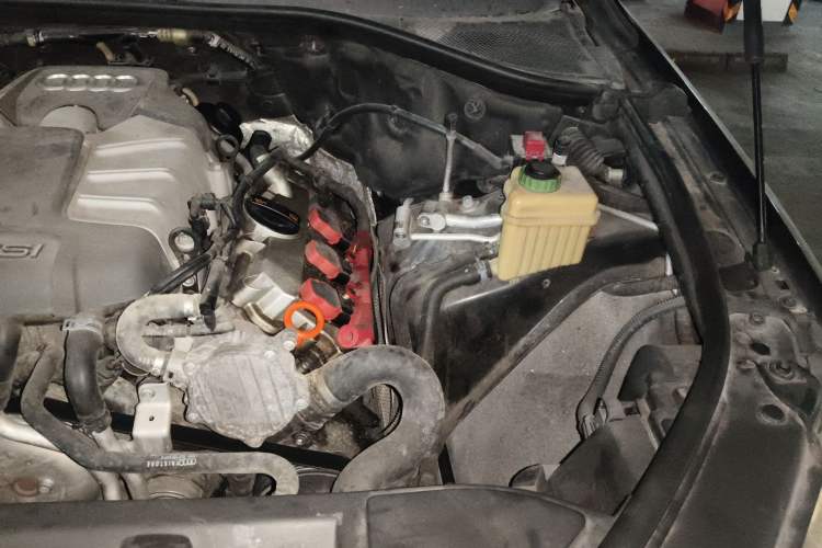 Used Audi Q7 2013 35 TFSI Technology Edition Engine Bay Left