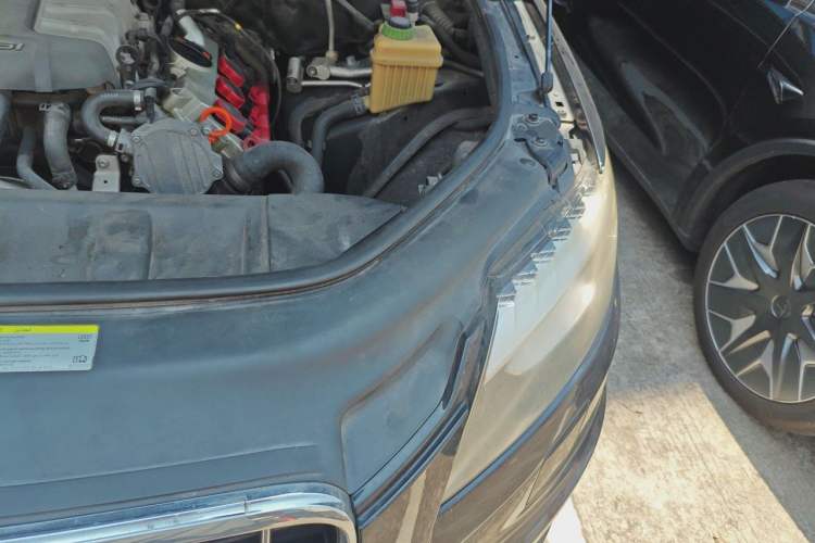 Used Audi Q7 2013 35 TFSI Technology Edition Engine Bay Left