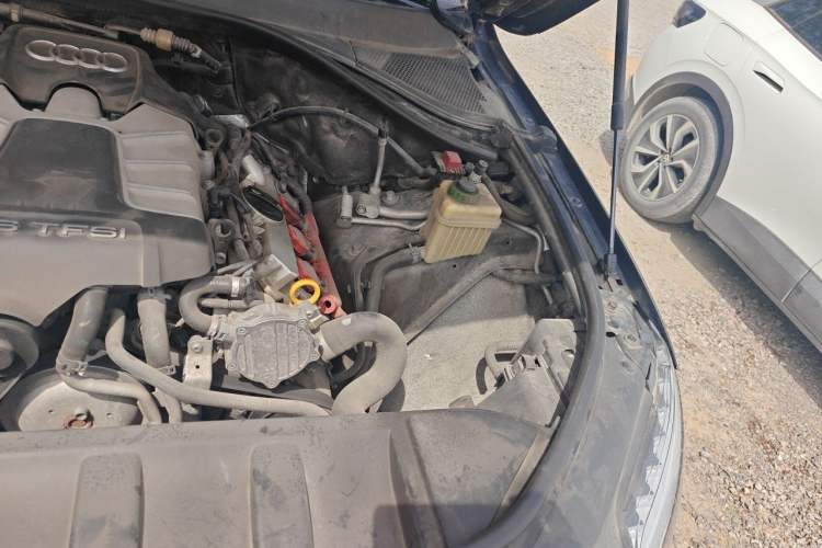 Used Audi Q7 2013 35 TFSI Ambition Edition Engine Bay Left