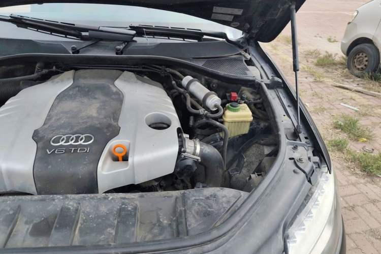 Used Audi Q7 2013 35 TDI Exclusive Edition Engine Bay Left
