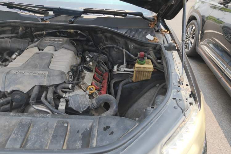 Used Audi Q7 2013 35 TFSI Ambition Edition Engine Bay Left