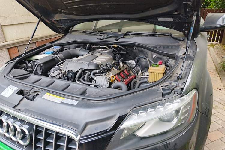 Used Audi Q7 2013 35 TFSI Ambition Edition Engine Bay Left