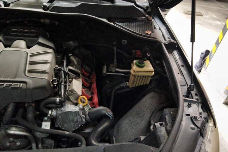 Used Audi Q7 2013 35 TFSI Technology Edition Engine Bay Left