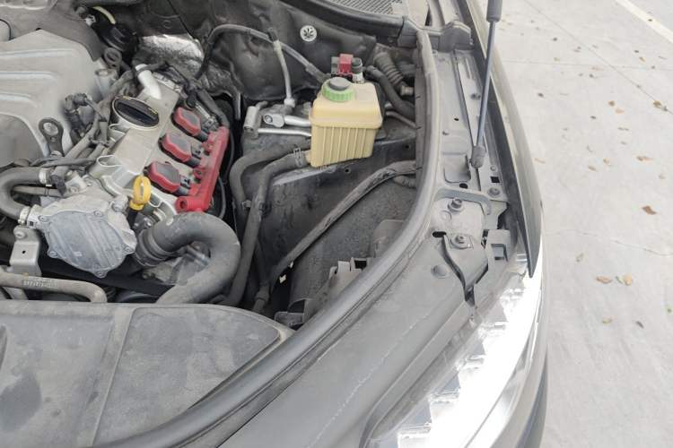 Used Audi Q7 2013 35 TFSI Ambition Edition Engine Bay Left