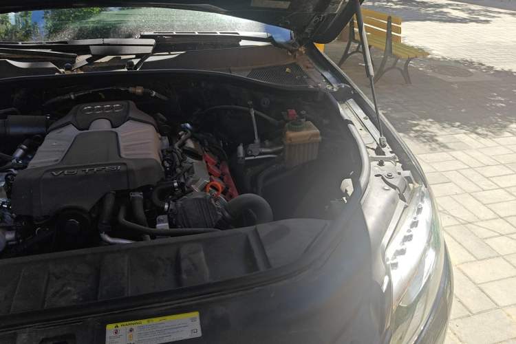 Used Audi Q7 2013 35 TFSI Ambition Edition Engine Bay Left