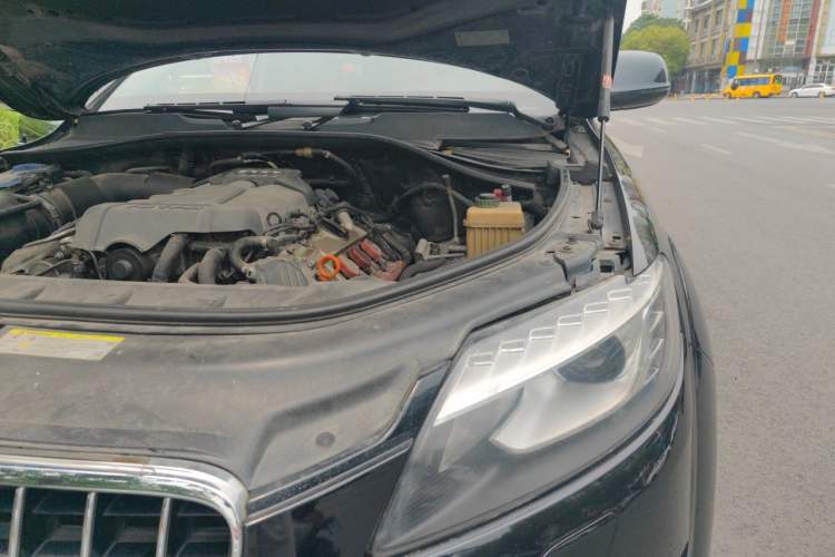 Used Audi Q7 2013 35 TFSI Technology Edition Engine Bay Left