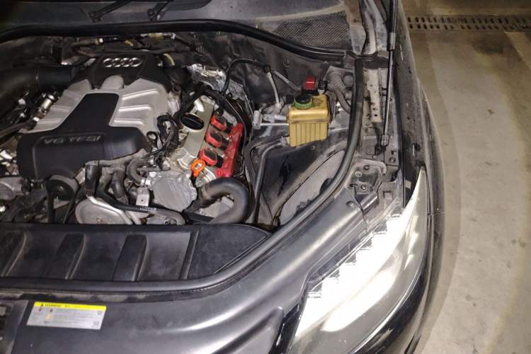 Used Audi Q7 2013 35 TFSI Ambition Edition Engine Bay Left