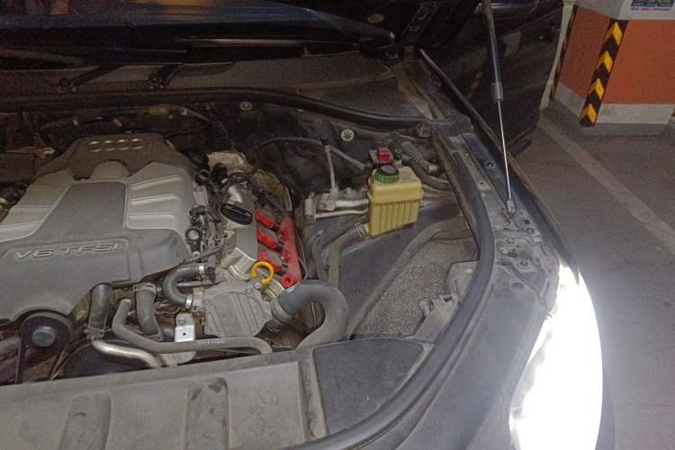 Used Audi Q7 2013 35 TFSI Technology Edition Engine Bay Left