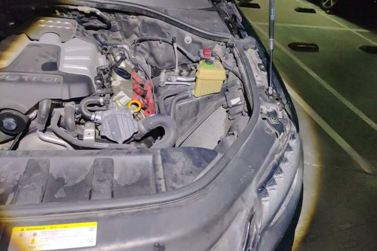 Used Audi Q7 2013 35 TFSI Technology Edition Engine Bay Left