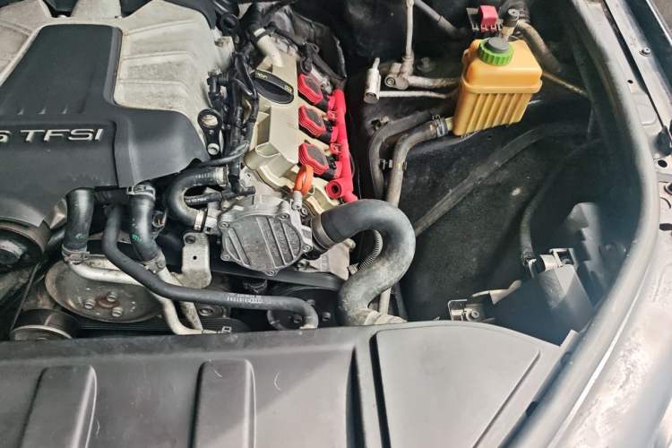 Used Audi Q7 2013 35 TFSI Ambition Edition Engine Bay Left