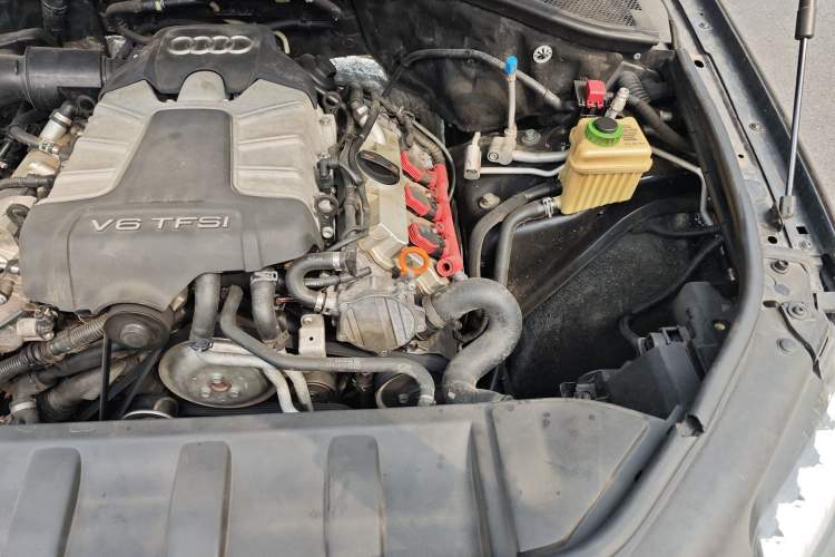 Used Audi Q7 2013 35 TFSI Ambition Edition Engine Bay Left