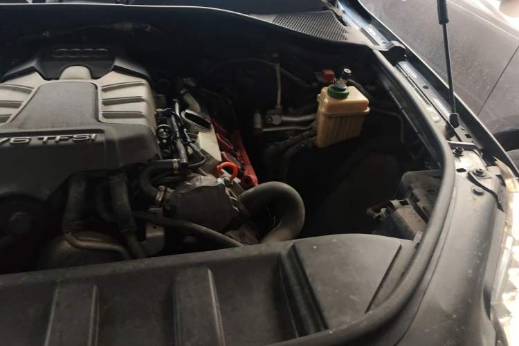Used Audi Q7 2013 35 TFSI Ambition Edition Engine Bay Left