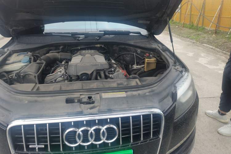 Used Audi Q7 2013 35 TFSI Ambition Edition Engine Bay Left