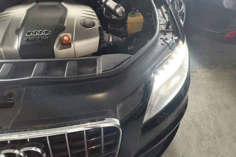 Used Audi Q7 2013 35 TDI Leading Model Engine Bay Left