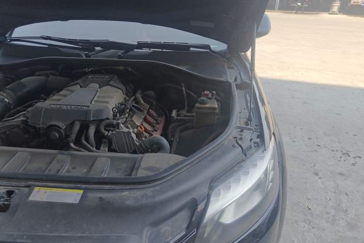 Used Audi Q7 2013 35 TFSI Ambition Edition Engine Bay Left
