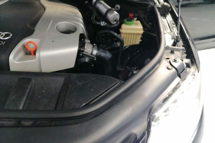Used Audi Q7 2013 35 TDI Leading Model Engine Bay Left