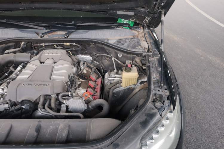 Used Audi Q7 2013 35 TFSI Comfort Model Engine Bay Left
