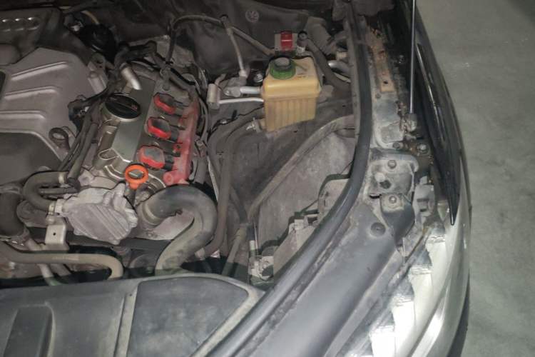 Used Audi Q7 2013 35 TFSI Comfort Model Engine Bay Left