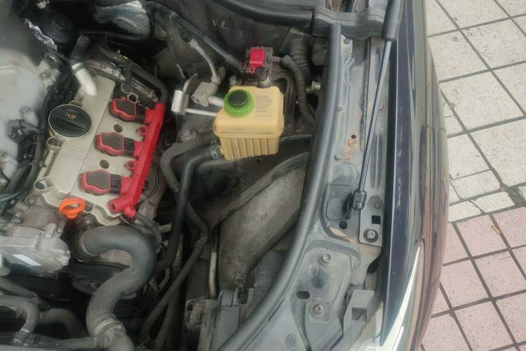 Used Audi Q7 2013 35 TFSI Comfort Model Engine Bay Left