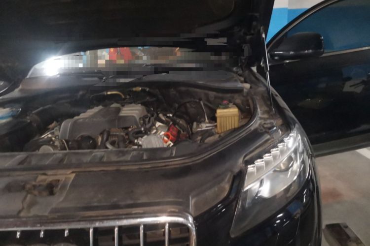 Used Audi Q7  Engine Bay Left