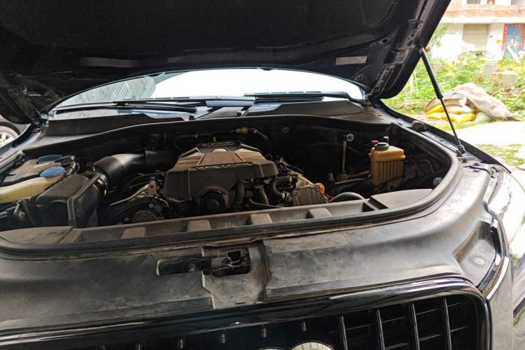 Used Audi Q7 2013 35 TFSI Technology Edition Engine Bay Left