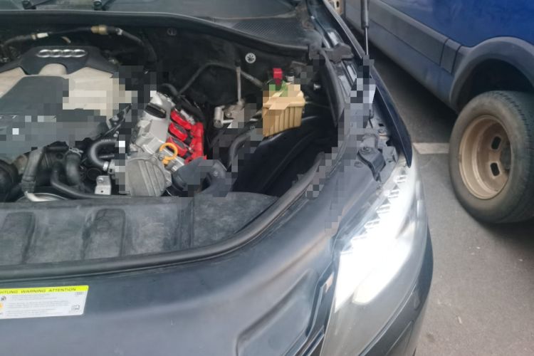 Used Audi Q7 2013 35 TDI Leading Model Engine Bay Left