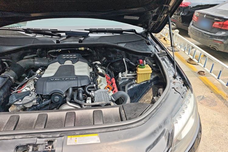 Used Audi Q7 2013 35 TFSI Technology Edition Engine Bay Left