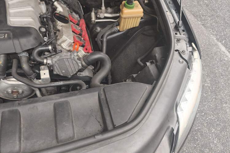 Used Audi Q7 2013 35 TFSI Ambition Edition Engine Bay Left