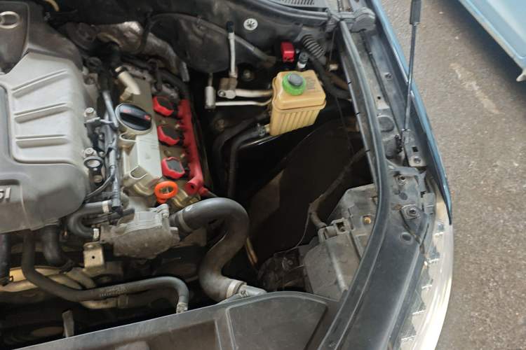Used Audi Q7 2013 40 TFSI Technology Edition Engine Bay Left