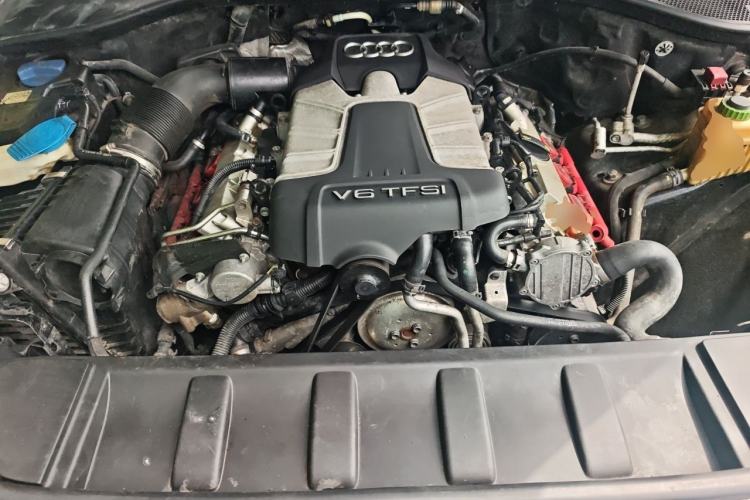 Used Audi Q7 2013 35 TFSI Ambition Edition Engine Bay