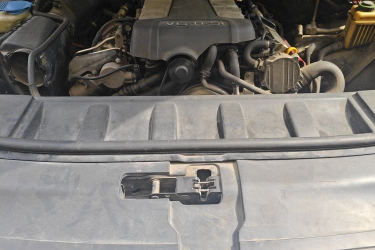 Used Audi Q7 2013 35 TFSI Ambition Edition Engine Bay