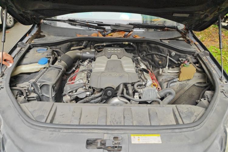 Used Audi Q7 2013 35 TFSI Ambition Edition Engine Bay