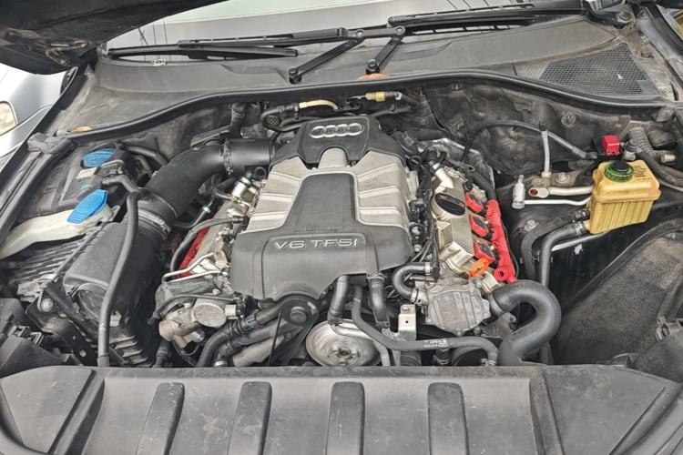 Used Audi Q7 2013 35 TFSI Ambition Edition Engine Bay