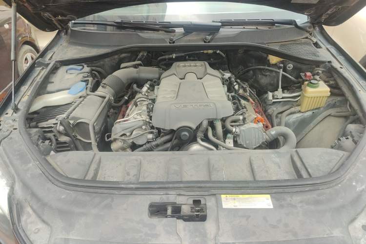 Used Audi Q7 2013 35 TFSI Technology Edition Engine Bay