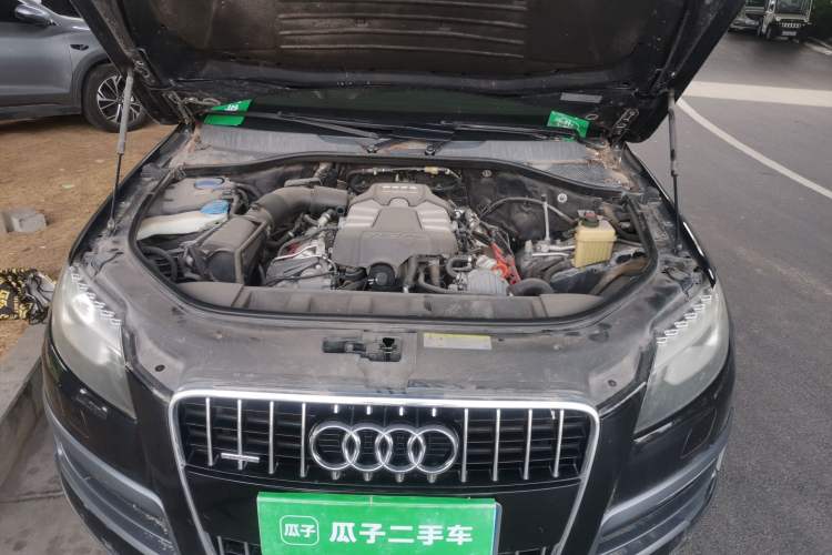 Used Audi Q7 2013 35 TFSI Comfort Model Engine Bay