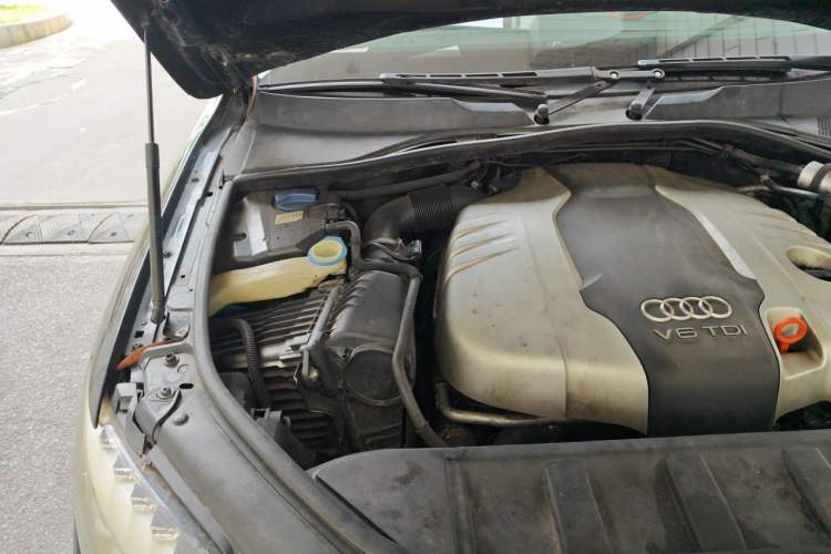 Used Audi Q7 2013 35 TDI Exclusive Edition Engine Bay Right