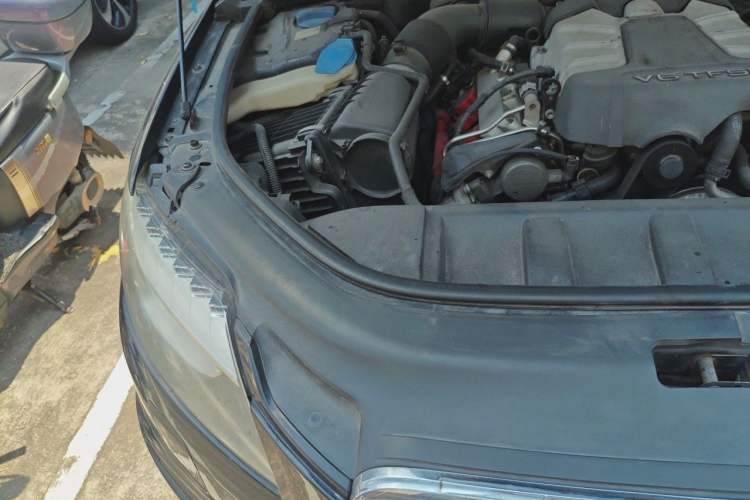 Used Audi Q7 2013 35 TFSI Technology Edition Engine Bay Right
