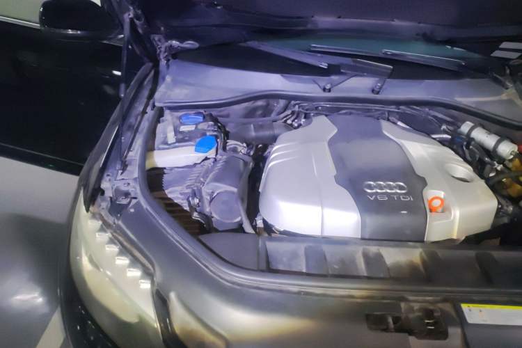 Used Audi Q7 2013 35 TDI Leading Model Engine Bay Right