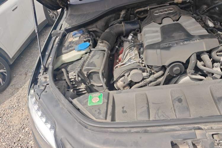 Used Audi Q7 2013 35 TFSI Ambition Edition Engine Bay Right
