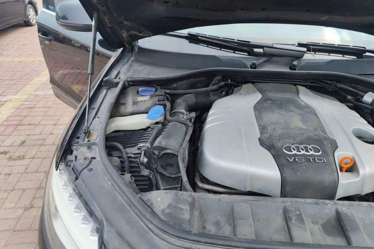 Used Audi Q7 2013 35 TDI Exclusive Edition Engine Bay Right