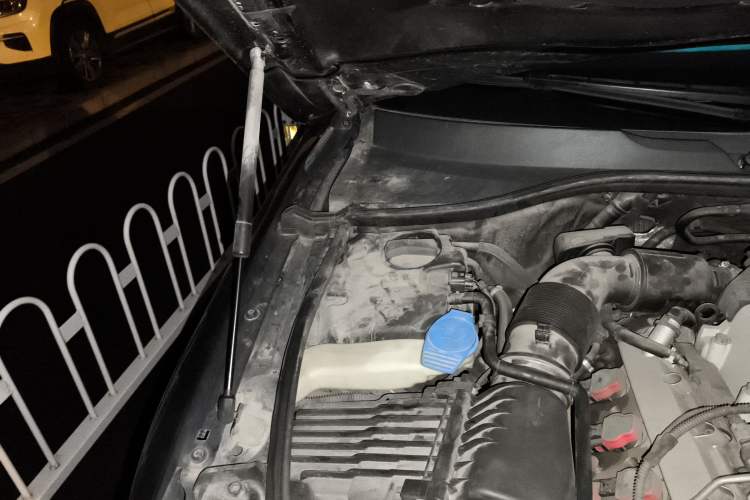 Used Audi Q7 2013 35 TFSI Technology Edition Engine Bay Right