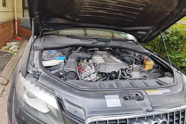 Used Audi Q7 2013 35 TFSI Ambition Edition Engine Bay Right
