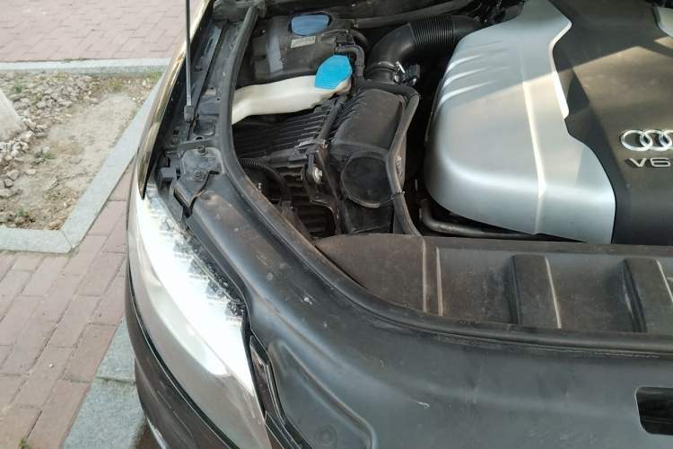 Used Audi Q7 2013 35 TDI Leading Model Engine Bay Right