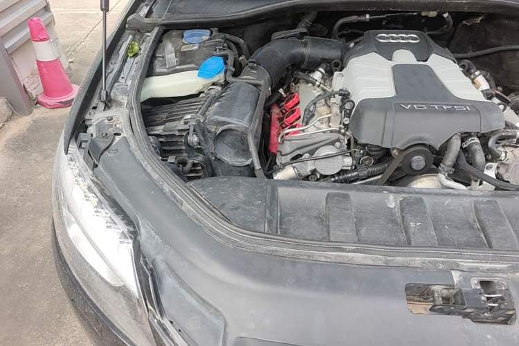 Used Audi Q7 2013 35 TFSI Ambition Edition Engine Bay Right