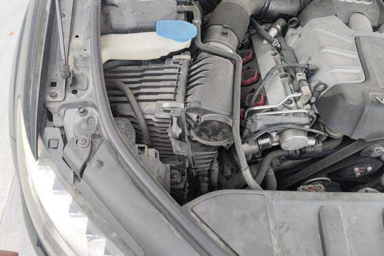Used Audi Q7 2013 35 TFSI Ambition Edition Engine Bay Right