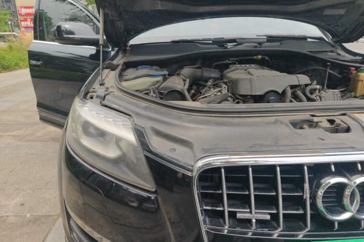 Used Audi Q7 2013 35 TFSI Technology Edition Engine Bay Right